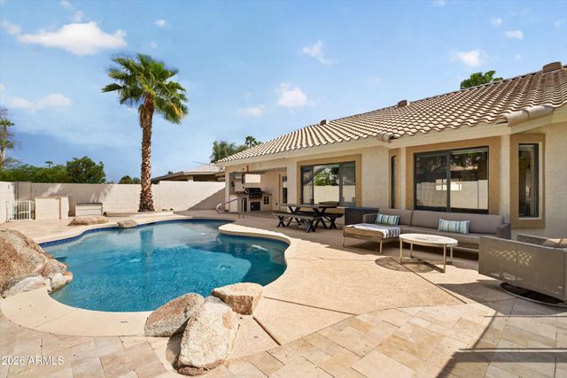 2734 E VISTA Drive, Phoenix, AZ 85032