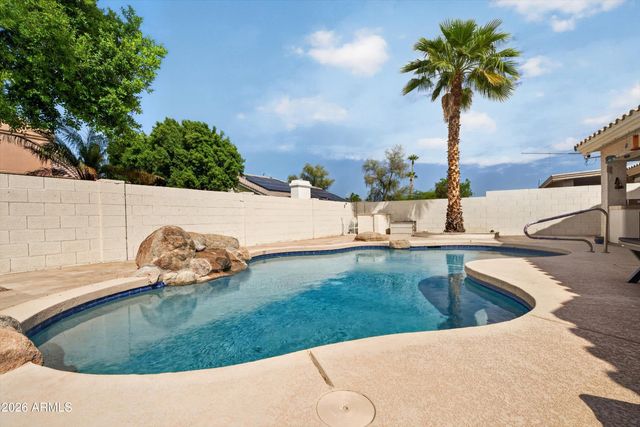 2734 E VISTA Drive, Phoenix, AZ 85032