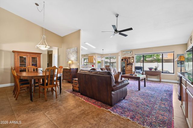 2734 E VISTA Drive, Phoenix, AZ 85032