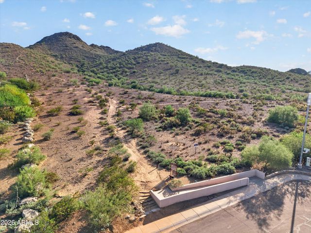 2734 E VISTA Drive, Phoenix, AZ 85032