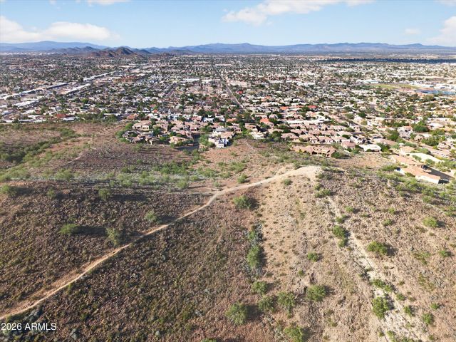 2734 E VISTA Drive, Phoenix, AZ 85032