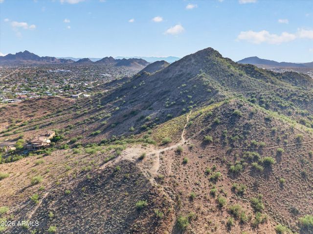 2734 E VISTA Drive, Phoenix, AZ 85032