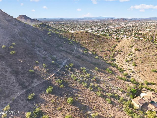 2734 E VISTA Drive, Phoenix, AZ 85032
