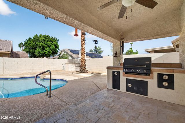 2734 E VISTA Drive, Phoenix, AZ 85032