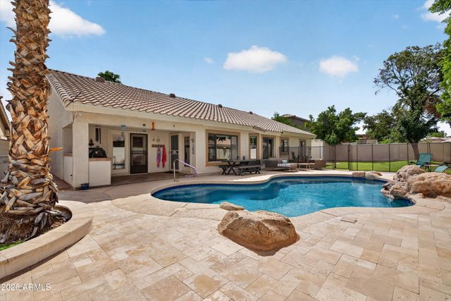 2734 E VISTA Drive, Phoenix, AZ 85032