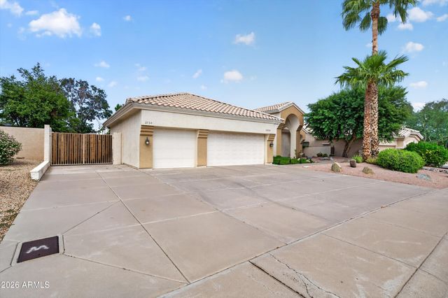 2734 E VISTA Drive, Phoenix, AZ 85032