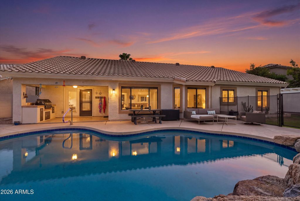 2734 E VISTA Drive, Phoenix, AZ 85032