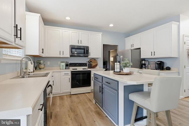 235 N ALLWOOD DR, Hanover, PA 17331