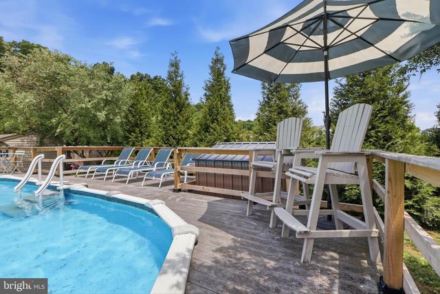 235 N ALLWOOD DR, Hanover, PA 17331