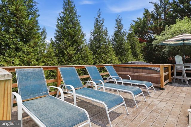 235 N ALLWOOD DR, Hanover, PA 17331