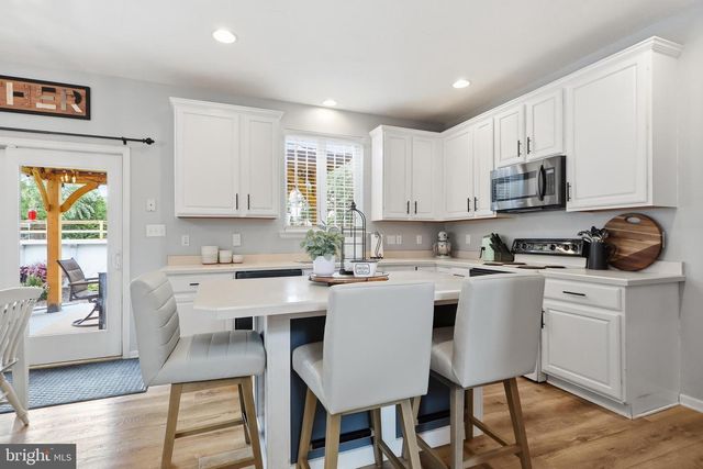 235 N ALLWOOD DR, Hanover, PA 17331