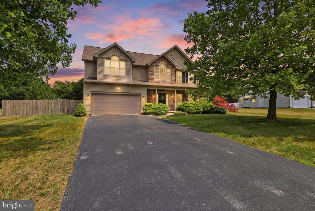 235 N ALLWOOD DR, Hanover, PA 17331