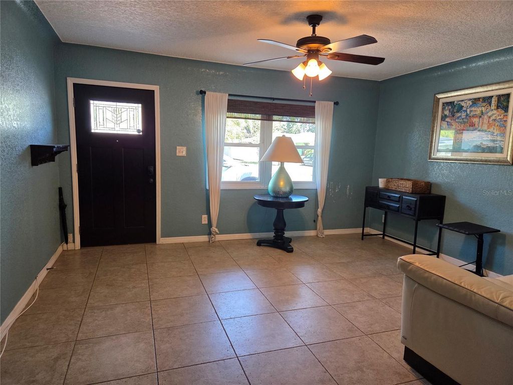 Image 12 of property listing at 5814 20TH AVE S, Gulfport, FL 33707