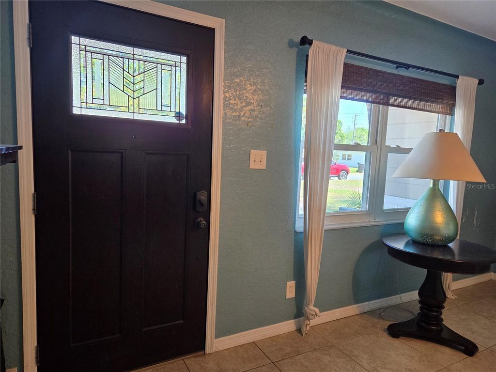 Image 13 of property listing at 5814 20TH AVE S, Gulfport, FL 33707