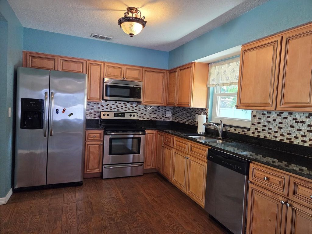 Image 15 of property listing at 5814 20TH AVE S, Gulfport, FL 33707