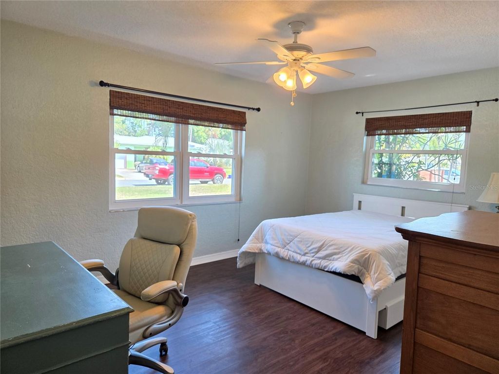 Image 4 of property listing at 5814 20TH AVE S, Gulfport, FL 33707