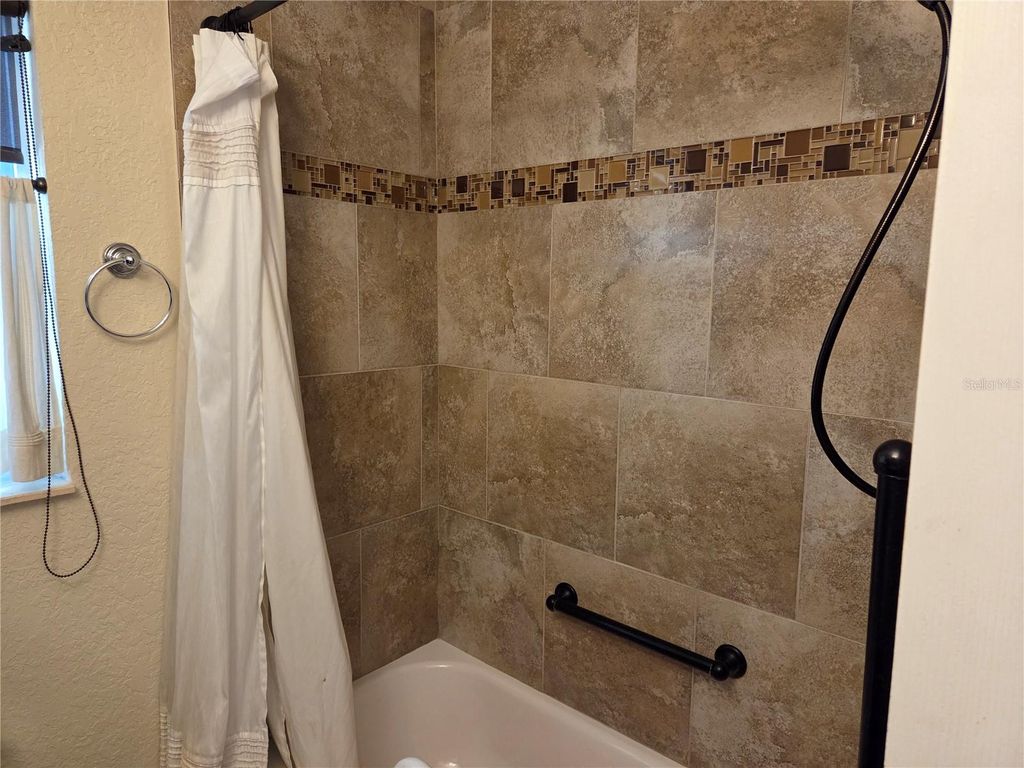 Image 10 of property listing at 5814 20TH AVE S, Gulfport, FL 33707