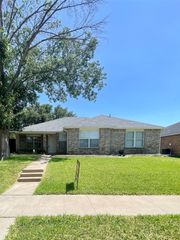 5809 Turner Street, The Colony, TX 75056