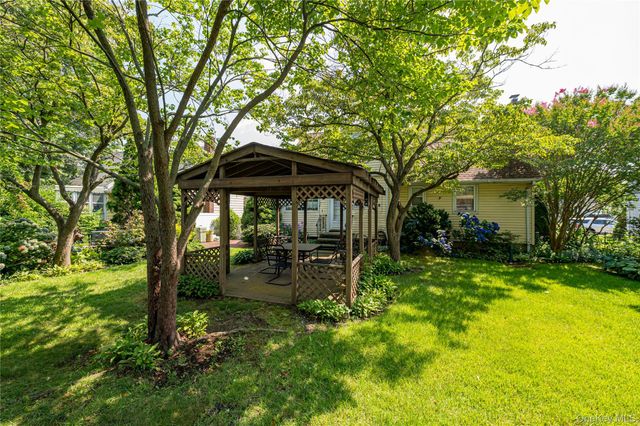 9 Croyden Lane, Hicksville, NY 11801