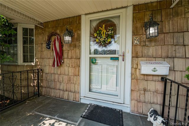 9 Croyden Lane, Hicksville, NY 11801