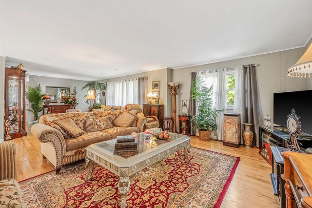 84 Fanning Avenue N, Hampton Bays, NY 11946