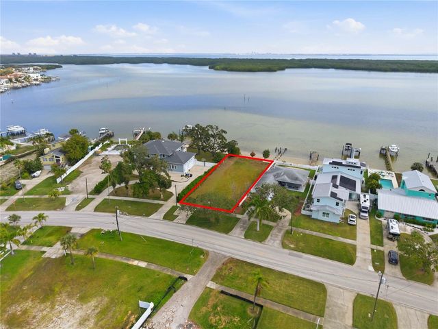 6043 BAYOU GRANDE BOULEVARD NE, St Petersburg, FL 33703