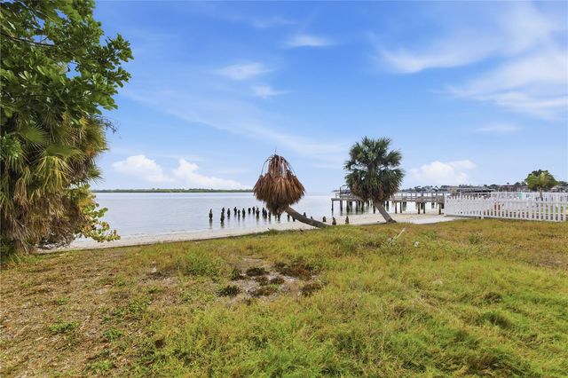 6043 BAYOU GRANDE BOULEVARD NE, St Petersburg, FL 33703