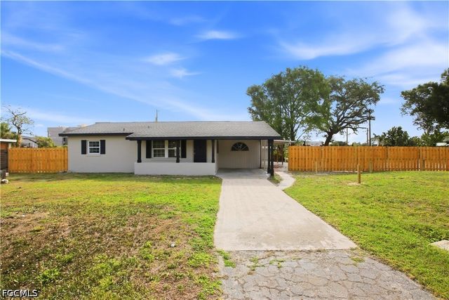1640 Daniels DR A, North Fort Myers, FL 33917