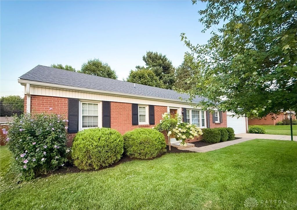 1052 Trianon Drive, Xenia, OH 45385