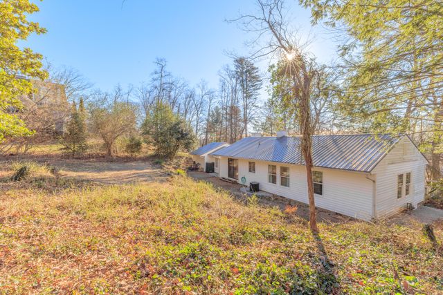 831 Texas Avenue, Signal Mountain, TN 37377