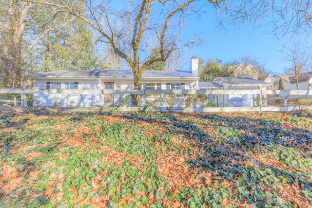 831 Texas Avenue, Signal Mountain, TN 37377