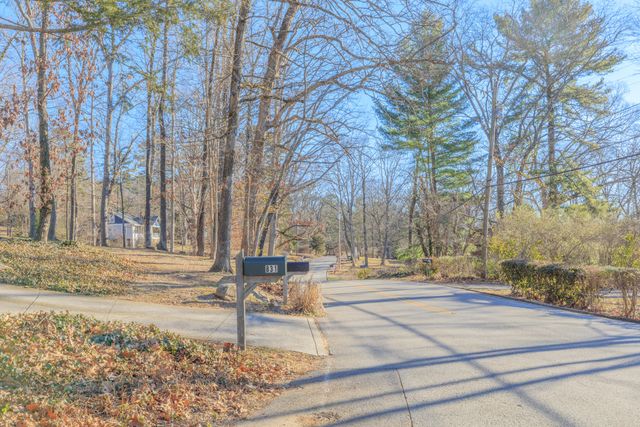 831 Texas Avenue, Signal Mountain, TN 37377