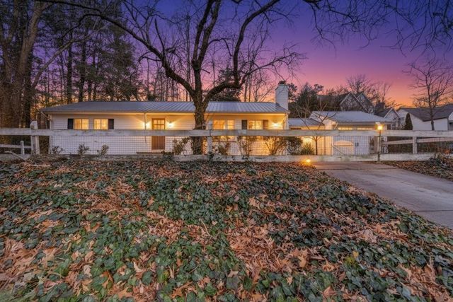 831 Texas Avenue, Signal Mountain, TN 37377