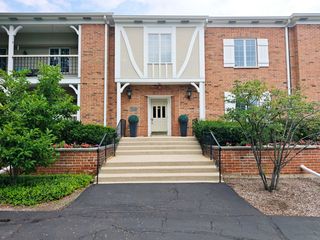 1528 Shire Circle 1A, Inverness, IL 60067
