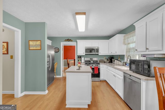 2900 Riverbend Drive, Snellville, GA 30078