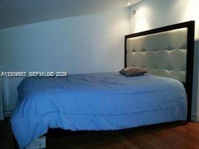 546 NE 199th Ln 4W, Miami, FL 33179