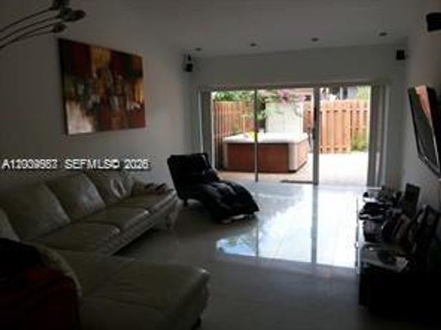 546 NE 199th Ln 4W, Miami, FL 33179