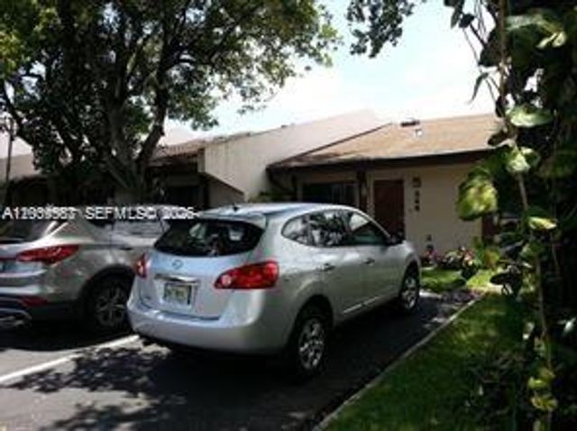 546 NE 199th Ln 4W, Miami, FL 33179