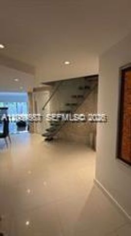 546 NE 199th Ln 4W, Miami, FL 33179