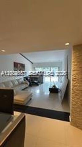 546 NE 199th Ln 4W, Miami, FL 33179