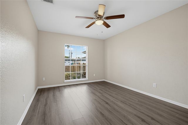 749 Alhambra Dr, Corpus Christi, TX 78418