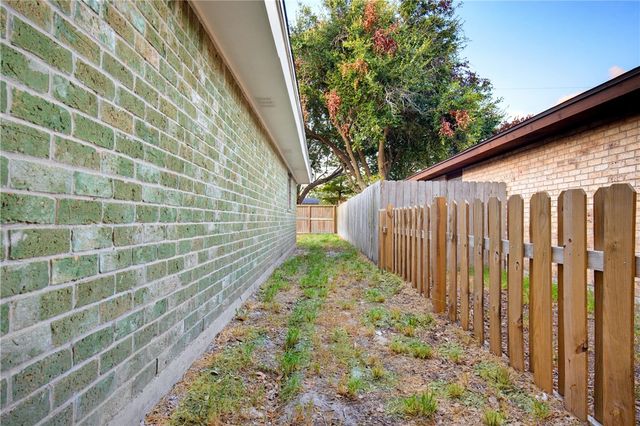749 Alhambra Dr, Corpus Christi, TX 78418