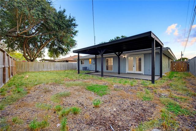 749 Alhambra Dr, Corpus Christi, TX 78418