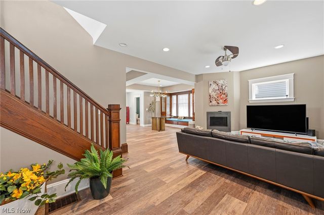1909 W 74th Street, Cleveland, OH 44102