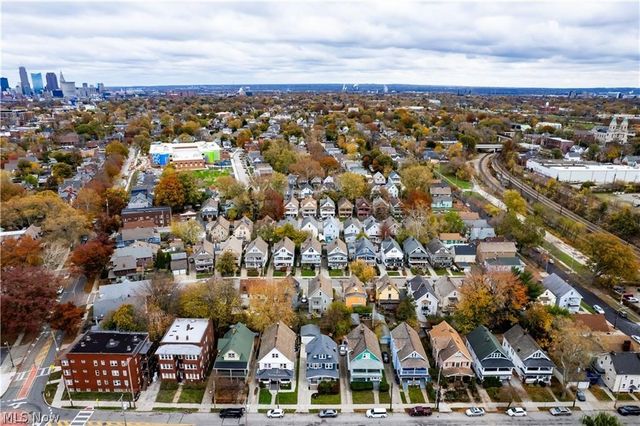 1909 W 74th Street, Cleveland, OH 44102