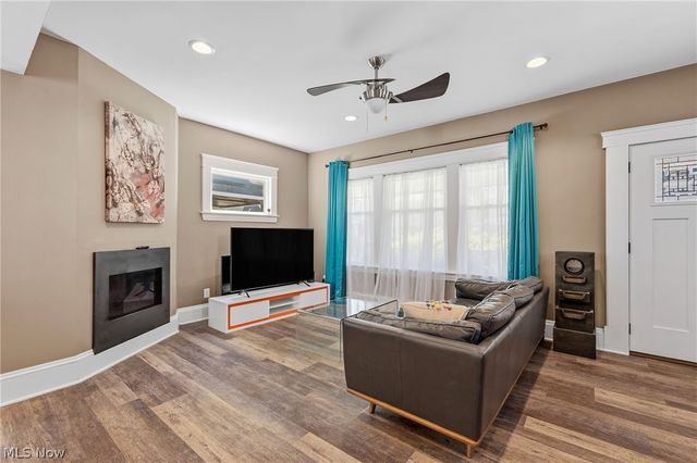 1909 W 74th Street, Cleveland, OH 44102