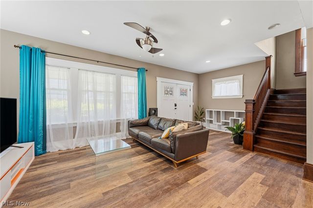 1909 W 74th Street, Cleveland, OH 44102