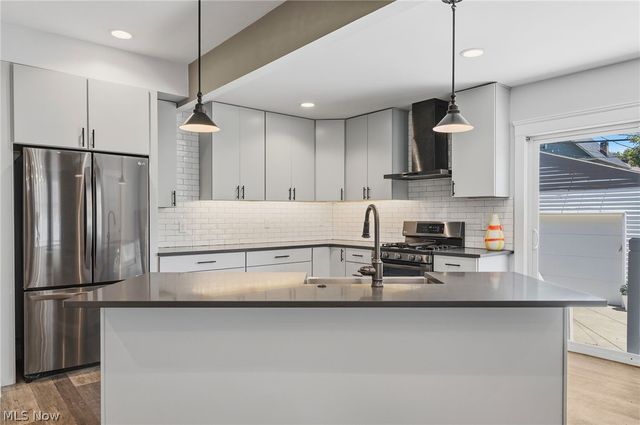 1909 W 74th Street, Cleveland, OH 44102