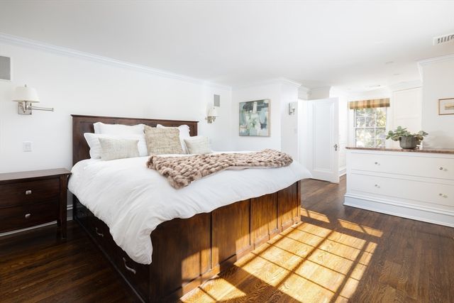 18 Moffat Road, Newton, MA 02468