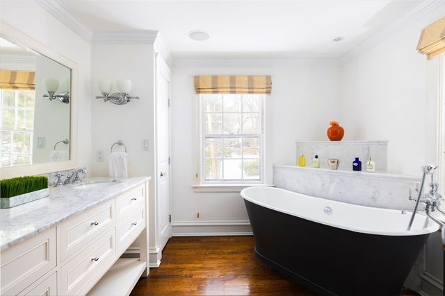 18 Moffat Road, Newton, MA 02468